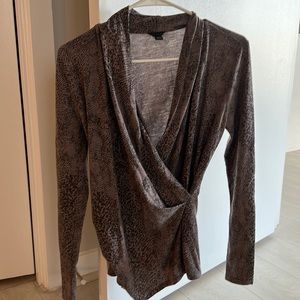 Ann Taylor wrap long sleeve with subtle snake skin design - size XS